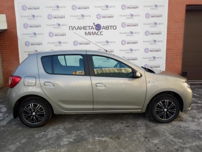 Renault Sandero 1.6 MT (113 л. с.)