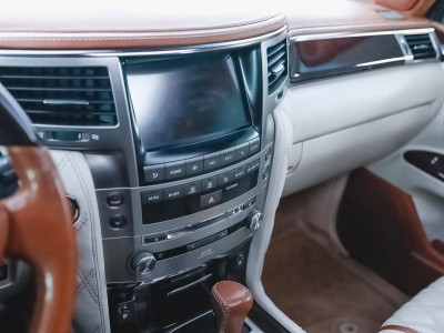 Lexus LX 570 5.7 AT (367 л.с.) 4WD
