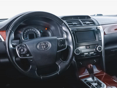Toyota Camry 2.5 AT (181 л. с.)
