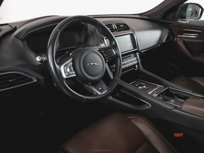 Jaguar F-Pace 3.0 D AT AWD (300 л.с.)