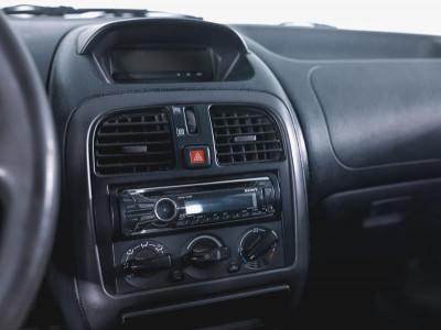 Mitsubishi Carisma 1.6 MT (103 л. с.)