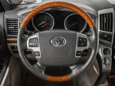 Toyota Land Cruiser 4.6 AT 4WD (7 мест) (309 л. с.)