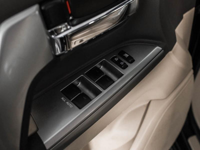 Toyota Land Cruiser 4.6 AT 4WD (7 мест) (309 л. с.)