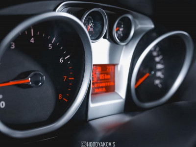 Ford Focus 1.6 AT (101 л. с.)