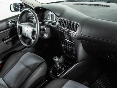 Volkswagen Golf 1.4 MT (75 л. с.)