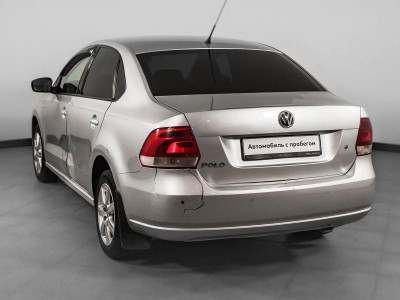 Volkswagen Polo 1.6 MT (105 л. с.)