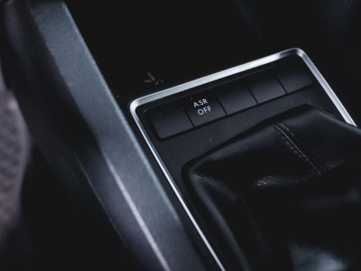 Volkswagen Jetta 1.6 MPI MT (105 л. с.)