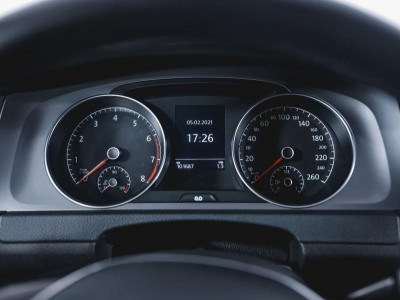 Volkswagen Golf 1.2 AT (105 л.с.)
