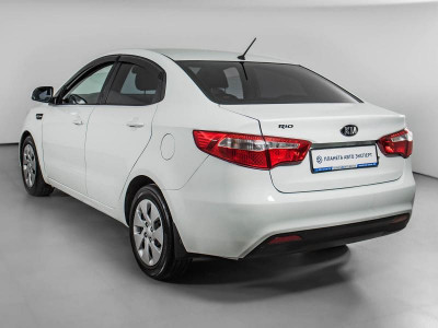 Kia Rio 1.4 MT (107 л. с.)