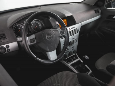 Opel Astra 1.6 MT (103 л.с.)