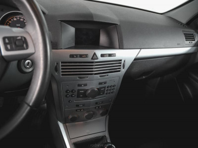 Opel Astra 1.6 MT (103 л.с.)