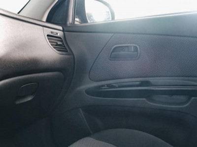 Kia Rio 1.4 MT (97 л. с.)