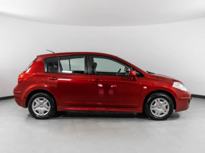 Nissan Tiida 1.6 MT (110 л. с.)