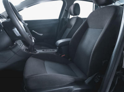 Ford Mondeo 1.6 MT (125 л. с.)