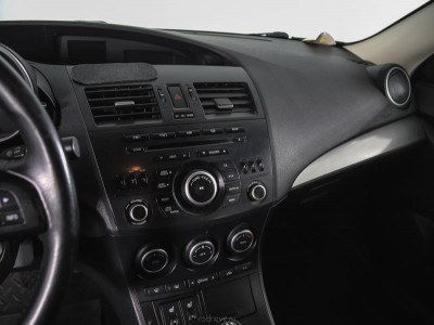 Mazda 3 1.6 MT (105 л. с.)