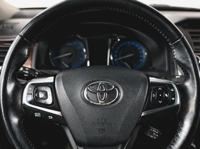 Toyota Camry 2.5 AT (181 л. с.)