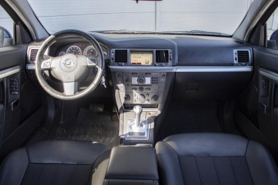 Opel Vectra 1.8 MT (140 л. с.)