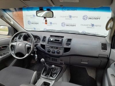 Toyota Hilux 2.5D MT Turbo AWD (144 л. с.)