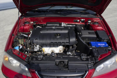 Hyundai Elantra 1.6 MT (107 л.с.)