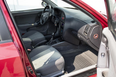 Hyundai Elantra 1.6 MT (107 л.с.)