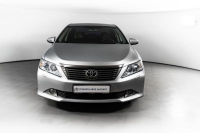 Toyota Camry 2.5 AT (181 л. с.)