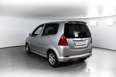 Daihatsu YRV 1.3 AT (90 л. с.)