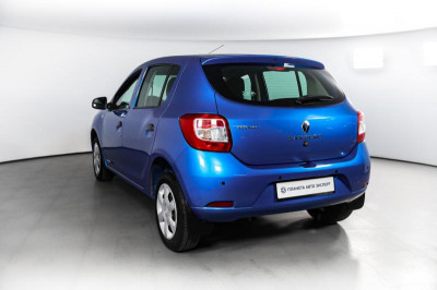 Renault Sandero 1.6 MT (82 л. с.)
