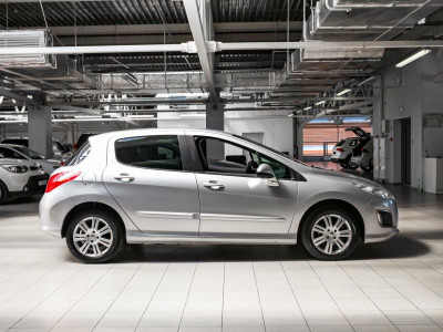 Peugeot 308 1.6 AT (120 л. с.)