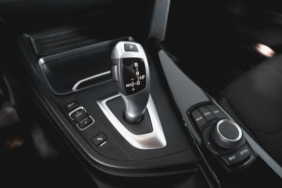 BMW 3 серия 320i AT (184 л. с.)