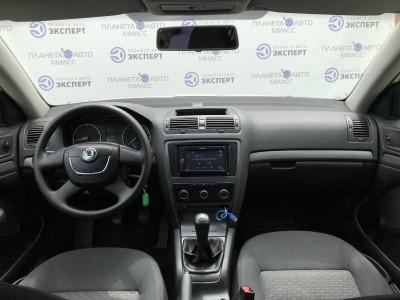 ŠKODA Octavia 1.6 MPI MT (102 л. с.)