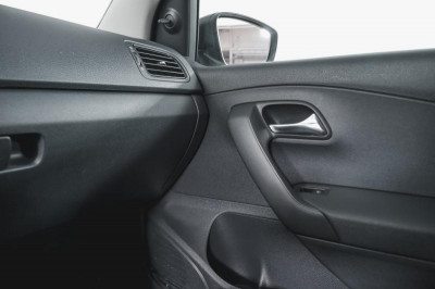 Volkswagen Polo 1.6 MPI AT (110 л. с.)