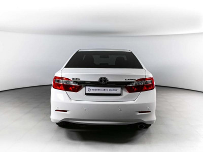 Toyota Camry 2.5 AT (181 л. с.)