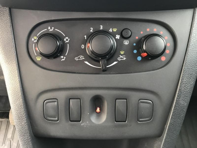 Renault Logan 1.6 MT (82 л. с.)