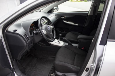 Toyota Corolla 1.6 AT (124 л. с.)