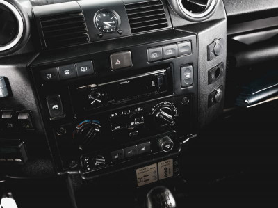 Land Rover Defender 2,4d MT (122 л.с.) 4WD