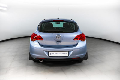 Opel Astra 1.4 Turbo MT (140 л. с.)