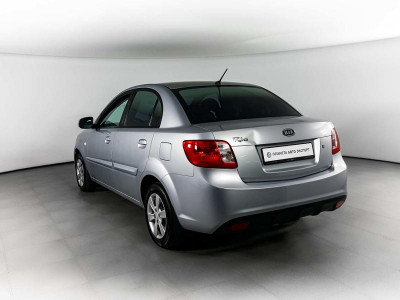 Kia Rio 1.4 MT (97 л. с.)