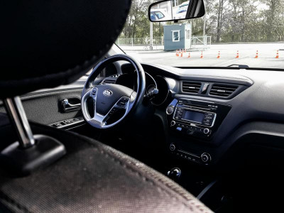 Kia Rio 1.6 AT (123 л. с.)