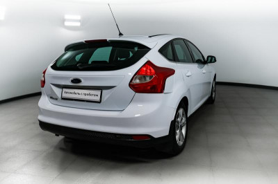 Ford Focus 1.6 MT (105 л. с.)