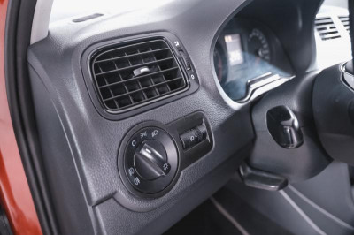 Volkswagen Polo 1.6 MPI AT (110 л. с.)