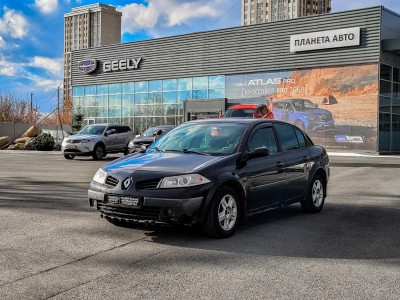 Renault Megane 1.6 MT (113 л. с.)